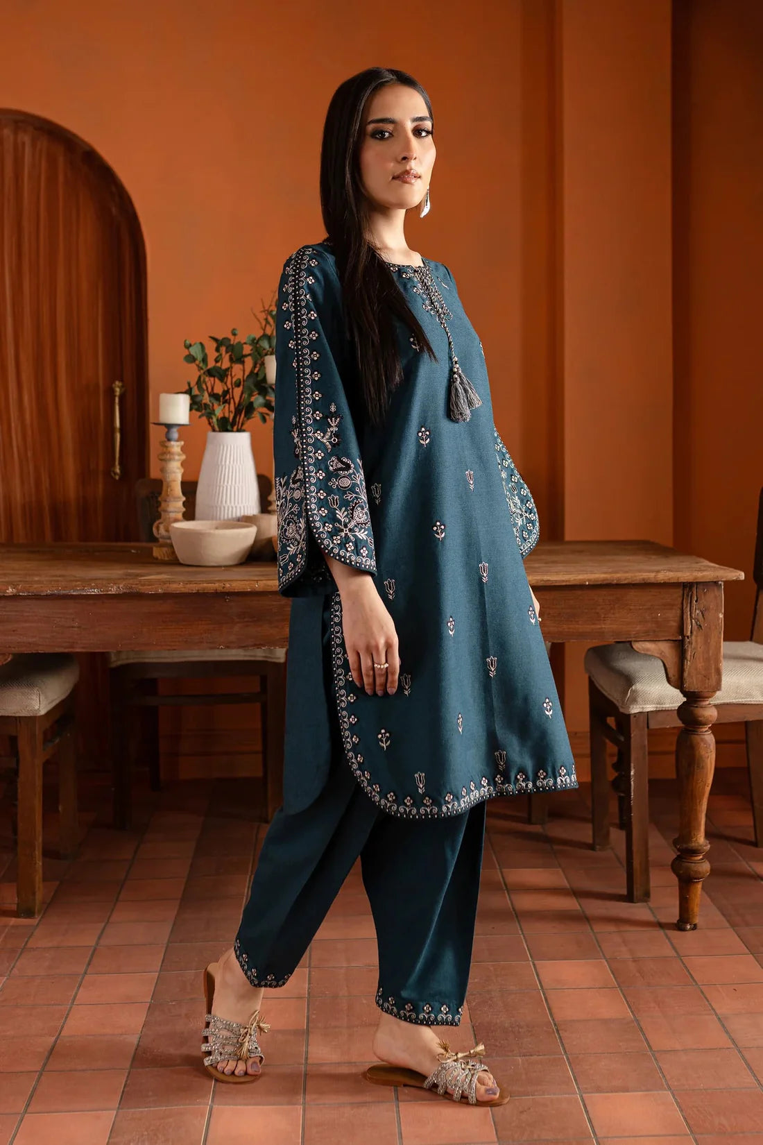 ZINC BEAUTY EMBROIDERED 2PC