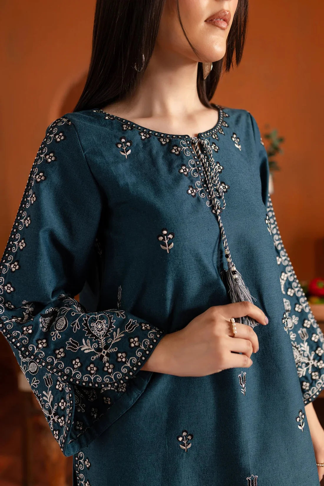 ZINC BEAUTY EMBROIDERED 2PC