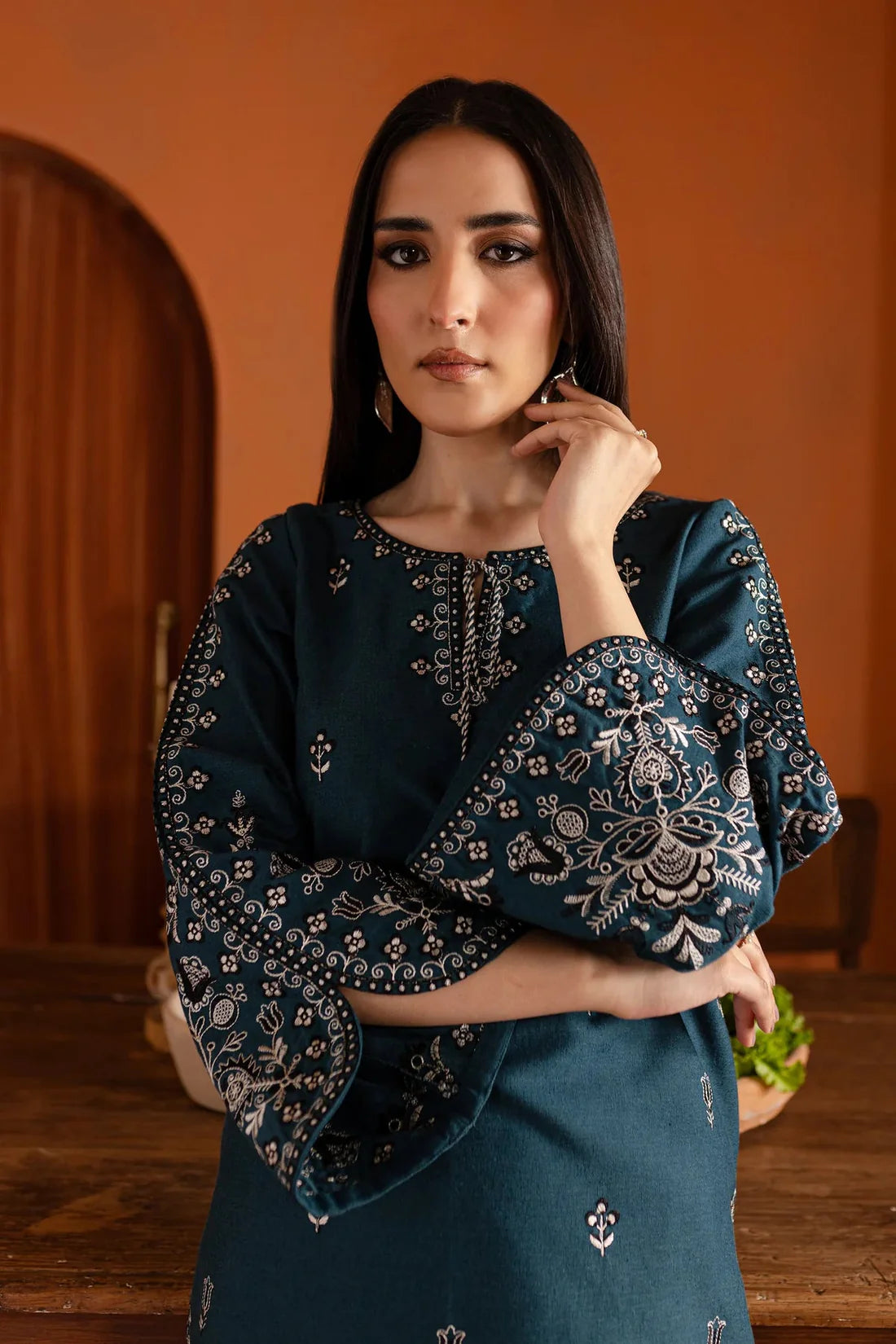 ZINC BEAUTY EMBROIDERED 2PC