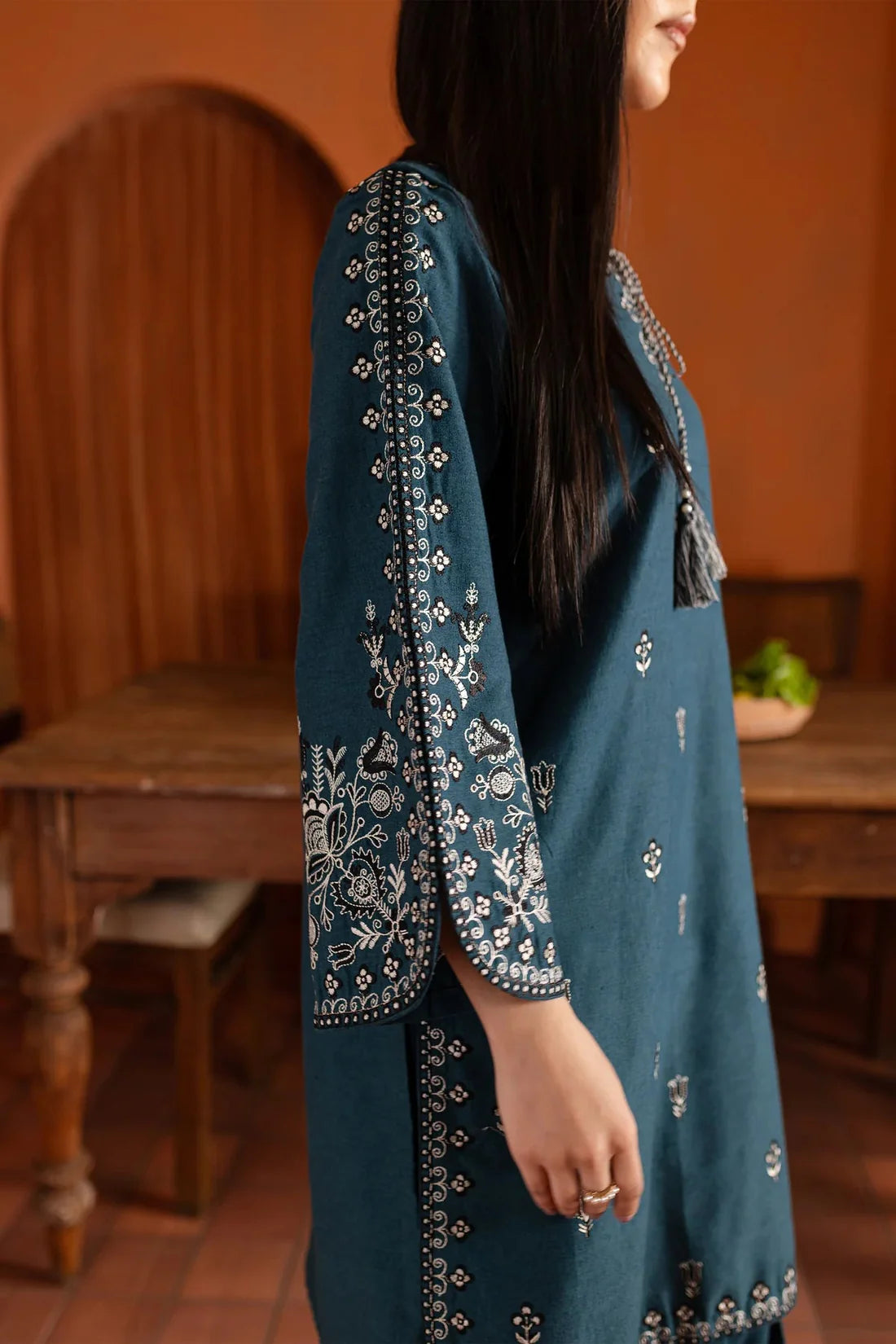 ZINC BEAUTY EMBROIDERED 2PC
